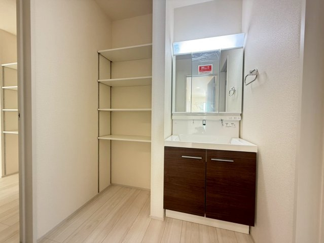 ■■与那原町与那原-4号棟（全4棟）の独立洗面台|独立洗面台、朝の身支度には欠かせません