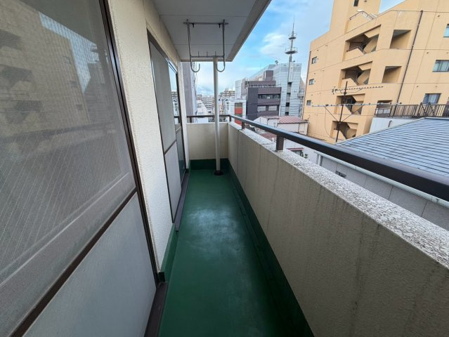 鎗田ビルのバルコニー