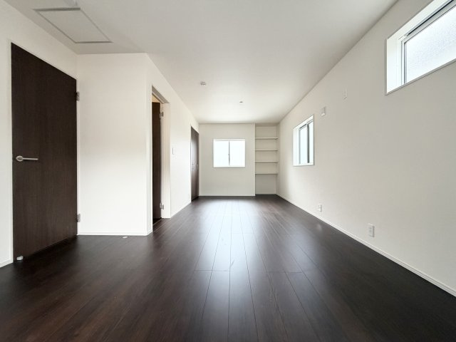 【寝室】 | ブルーミングガーデン倉敷市中庄 (全5棟) | 寝室12.2帖！生活スタイルに合わせて6.2帖と6.0帖に仕切って使用することも可能です(間仕切り壁は有償)。