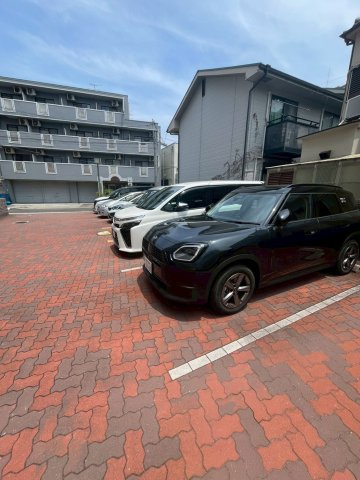 クリスティ南塚口の駐車場