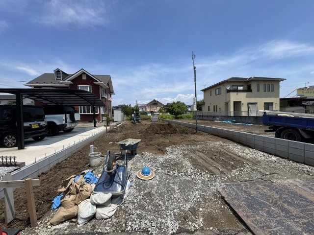 新築　佐波郡玉村町下新田3期　GRAFARE　1号棟の駐車場|　駐車スペースは並列2台+２台分可能です！

