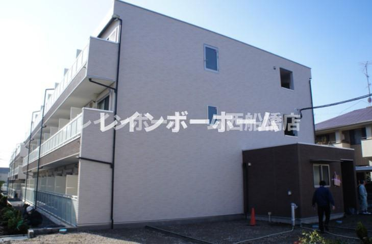 リブリ・ニソルの外観
