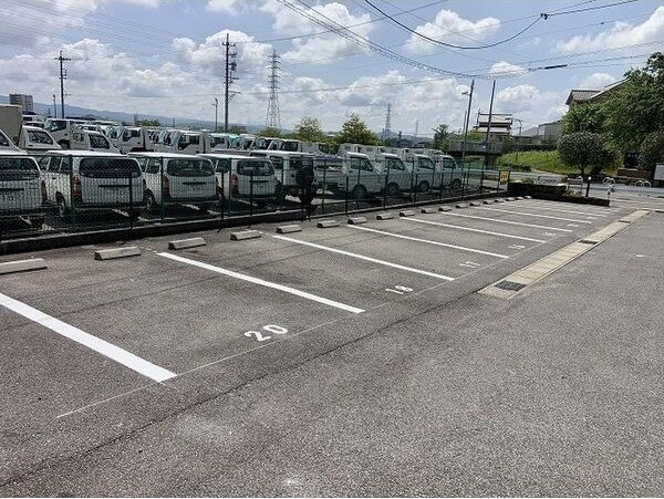 ルミエールあさひの駐車場