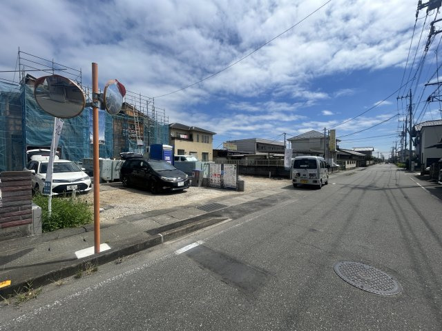 新築　佐波郡玉村町下新田3期　GRAFARE　2号棟の前面道路含む現地写真|現地写真　南側接道幅員約7.8ｍ			