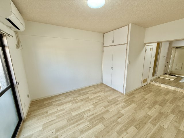 足利市伊勢町1棟マンションの洋室