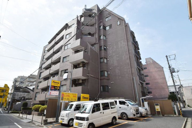 【現況写真】 | コスモ向島 | 前面道路と外観の様子です。～即日のご見学可能～　お問合せはお気軽にどうぞ。