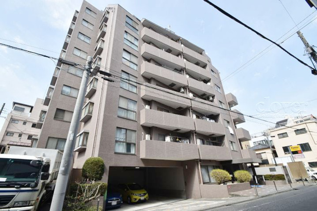 【外観】 | コスモ向島 | 手入れの行き届いた外壁やエントランスなど、「見ればわかる」レベルで清潔感を保ったマンションです。築年数を感じさせない姿で皆様をお出迎えします。～即日のご見学可能～　お問合せはお気軽にどうぞ。