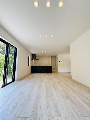KAMAKURA RETREAT HILLS｜鎌倉の静けさを、日常にの居間・リビング