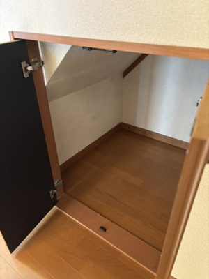【収納】 | 西宮市名塩二丁目　中古戸建 | 階段下収納