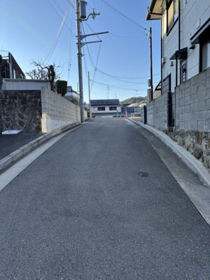 【周辺】 | 西宮市名塩二丁目　中古戸建 | 西側に向かう道路
