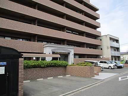 ライオンズマンション楽々園第3の駐車場