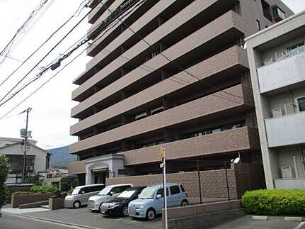 ライオンズマンション楽々園第3の駐車場