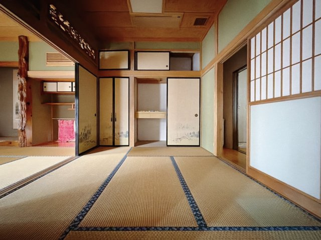 【中古戸建】足利市葉鹿町の和室|■和室｜フローリングでは感じることのできない圧倒的な寛ぎやすさを実感してください。周りを気にせず寝そべれば心地の良い時間を過ごせます♪