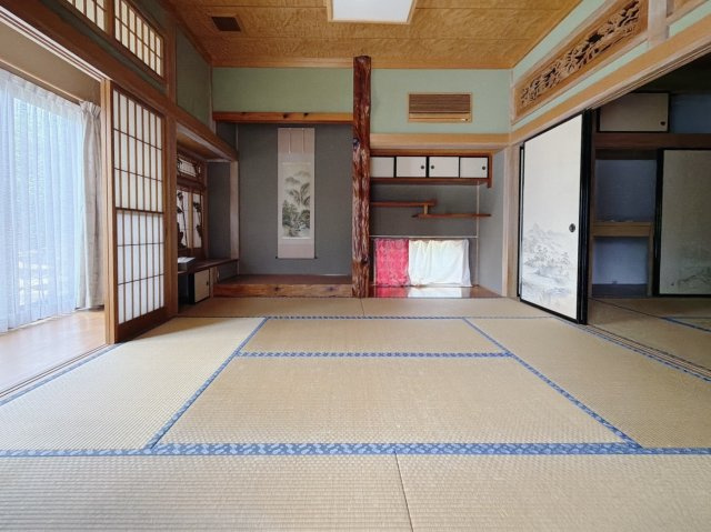 【中古戸建】足利市葉鹿町の和室|■和室｜旅館のような趣を感じられる、くつろぎの住空間です。落ち着いた和の雰囲気が、日々の暮らしに癒しをもたらします♪