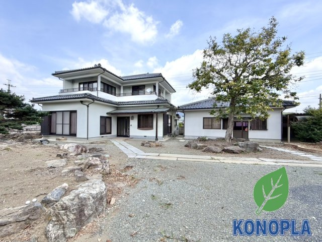 【中古戸建】足利市葉鹿町の外観|■外観｜外構や植栽の計画次第で、リゾートのような非日常間のある空間づくりも可能です♪