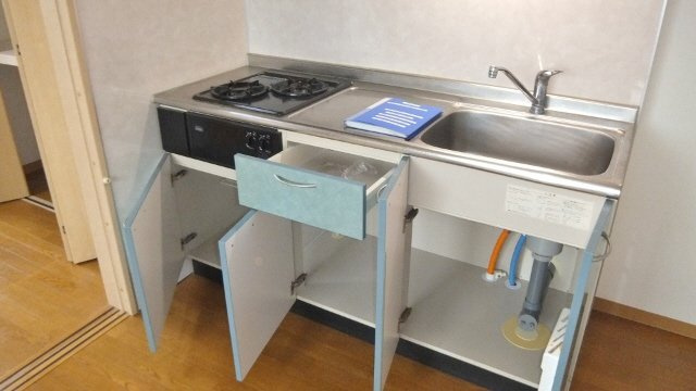 グレイスヴィラのキッチン|キッチン下にも収納あります