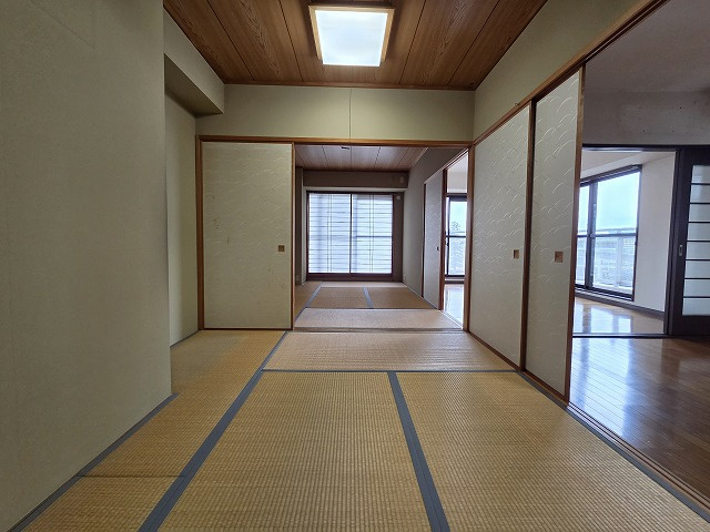 スカイステージ３３の和室|6帖の和室です。2部屋つなげて使用することも可能です
