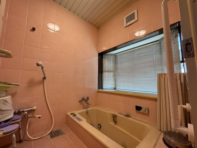 -三丁目不動産-　本庄市栄2丁目　平成元年築　平屋の浴室