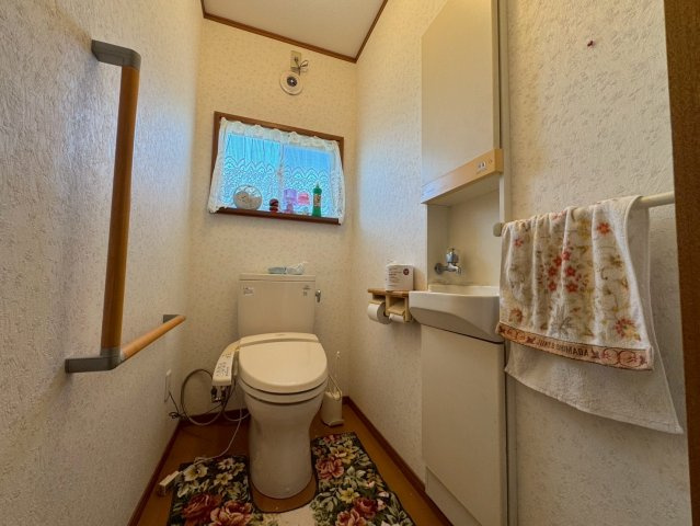 -三丁目不動産-　本庄市栄2丁目　平成元年築　平屋のトイレ