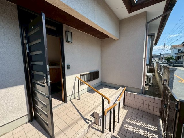 -三丁目不動産-　本庄市栄2丁目　平成元年築　平屋の玄関