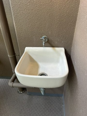 【設備】 | エステムコート吹田片山公園フローラ | ガーデニングの水やりやお掃除、お子様の靴洗いなど多目的な用途に便利なスロップシンク付き！