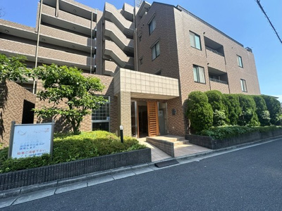  | エステムコート吹田片山公園フローラ | 日々の買い物に便利なスーパーやドラッグストア、安心して通える教育施設や公共施設まで暮らしを支えるスポットがバランスよく揃っています。