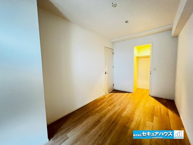 アルバックス日進の洋室|【洋室7帖】
◆広々とした居住空間は日々の暮らしを彩り、心のやすらぎと満足感を与えてくれます。通風と採光を考慮した設計は子供たちはのびのび育ち、家族でくつろぎと団らんを生み出します。　　　　　　　　　