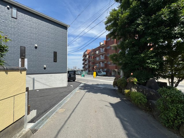 ークレイドルガーデンー小倉南区若園第７【小倉南区　新築戸建て】の前面道路含む現地写真|現地撮影　2026,6,12　ークレイドルガーデンー小倉南区若園第７【小倉南区　新築戸建て】 1号棟