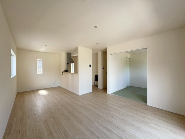ークレイドルガーデンー小倉南区若園第７【小倉南区　新築戸建て】の居間・リビング|南向きの日当たり良好なリビングダイニング♪