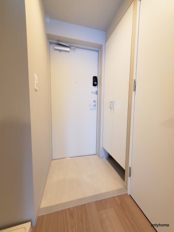 ワーブ大阪本町　仲介手数料無料の玄関