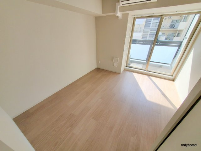 ワーブ大阪本町　仲介手数料無料の寝室