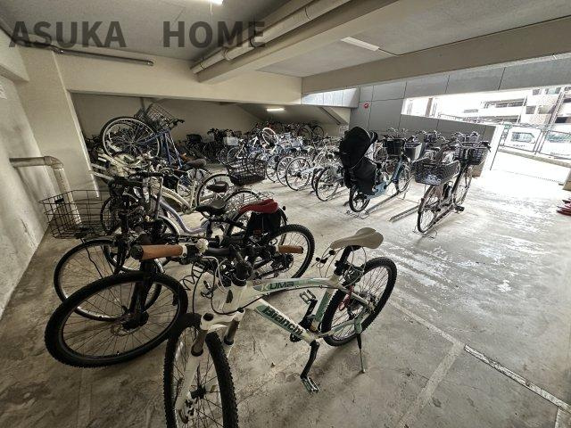 コスモ横浜和田町ヒルズの駐輪場