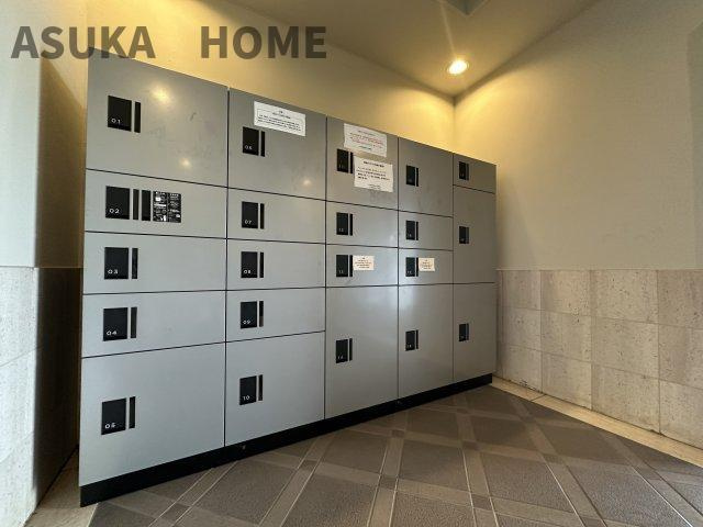 コスモ横浜和田町ヒルズの設備|不在時にもあると大変便利な宅配ボックスを完備。