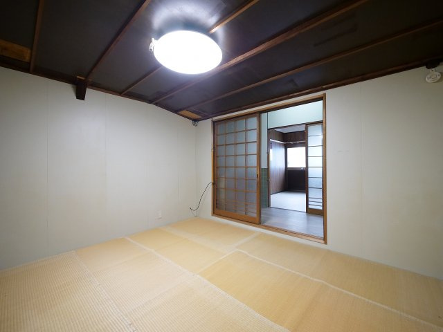 立川町貸家東の居間・リビング