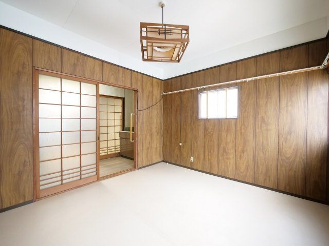 立川町貸家東の洋室