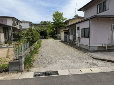 【前面道路含む現地写真】 | 小諸市御影新田貸家 | 進入路は未舗装です