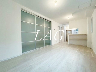 【居間・リビング】 | エーデル向山 | 洋室のお部屋です。