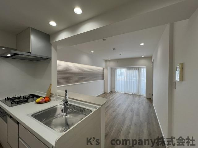 藤沢市片瀬海岸1丁目　シーサイド片瀬江ノ島のキッチン|キッチンからみたリビングスペース♪