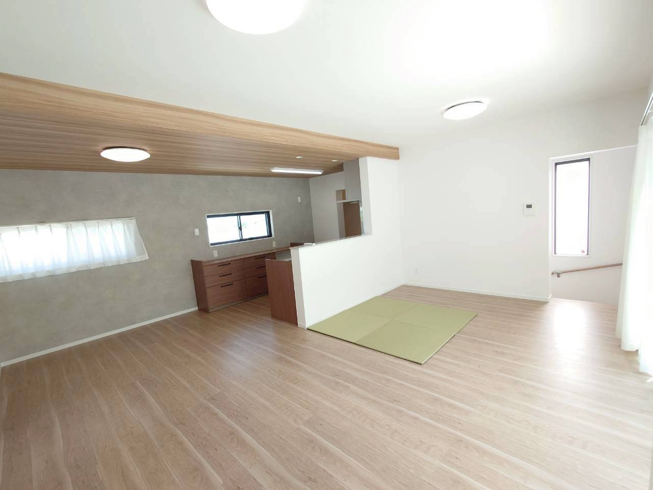 【RC】うるま市塩屋-2号地（全10棟）の居間・リビング