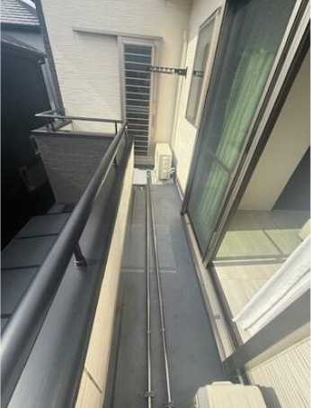 「演奏に没頭できる防音室完備」高知市中久万　中古一戸建てのバルコニー|お部屋と繋がる開放感！プライベート性も確保されたワイドなバルコニー。