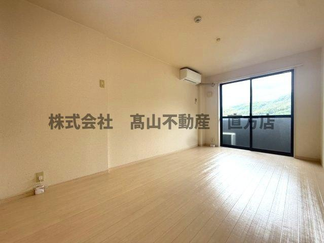 宮若市龍徳のアパートの居間・リビング