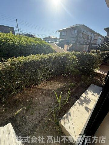 北九州市八幡西区星ケ丘１丁目のアパートの庭