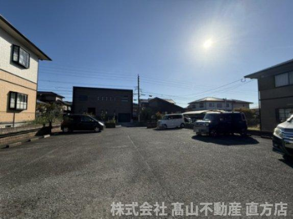 北九州市八幡西区星ケ丘１丁目のアパートの駐車場
