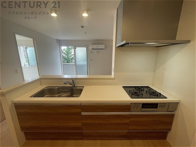 3口ガスコンロ付で機能的なキッチンです！