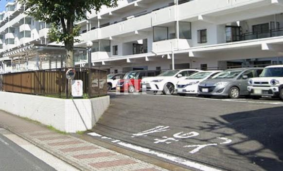 横浜市保土ケ谷区岩井町の賃貸マンションの駐車場