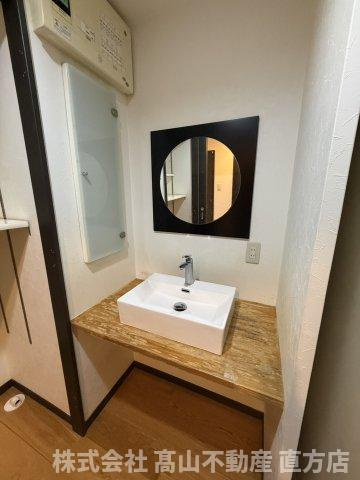 直方市大字感田の賃貸マンションの洗面所