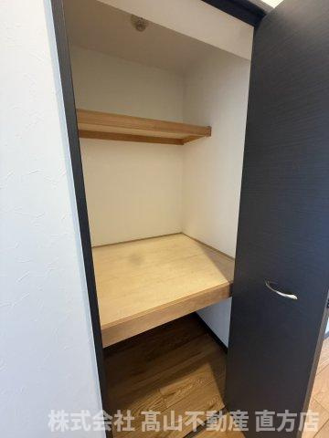 直方市大字感田の賃貸マンションの収納