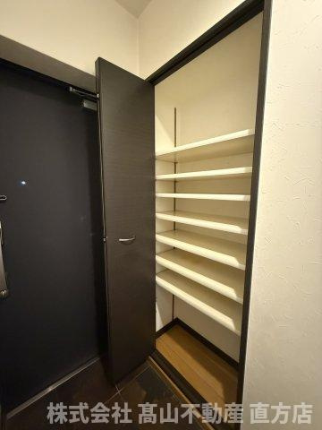 直方市大字感田の賃貸マンションの収納