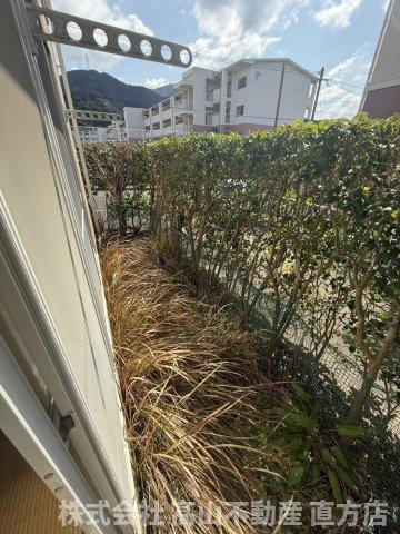 北九州市八幡西区馬場山東３丁目のアパートの庭