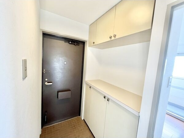 イトーピア六番町マンションの玄関